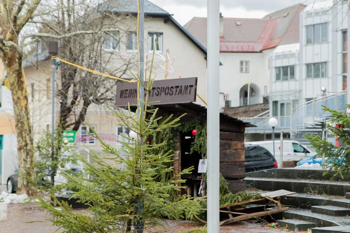 Schäden am Weihnachtsmarkt in Ferlach.
