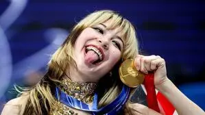 „Golden Girl" Alysa Liu strahlte mit ihrer Medaille um die Wette