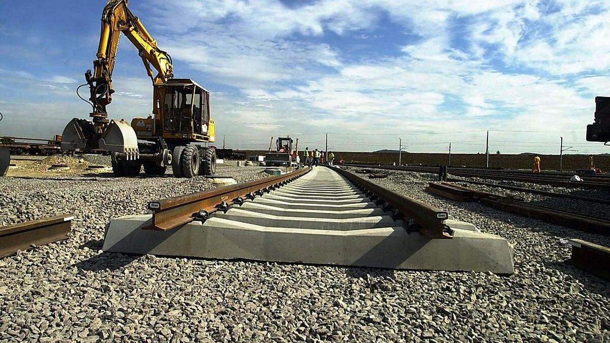 3500 km lange Bahnstrecke soll gebaut werden