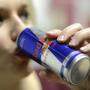 Der Verkauf von koffeinhaltigen Energydrinks wie Red Bull  an Kinder und Jugendliche ist in Polen verboten
