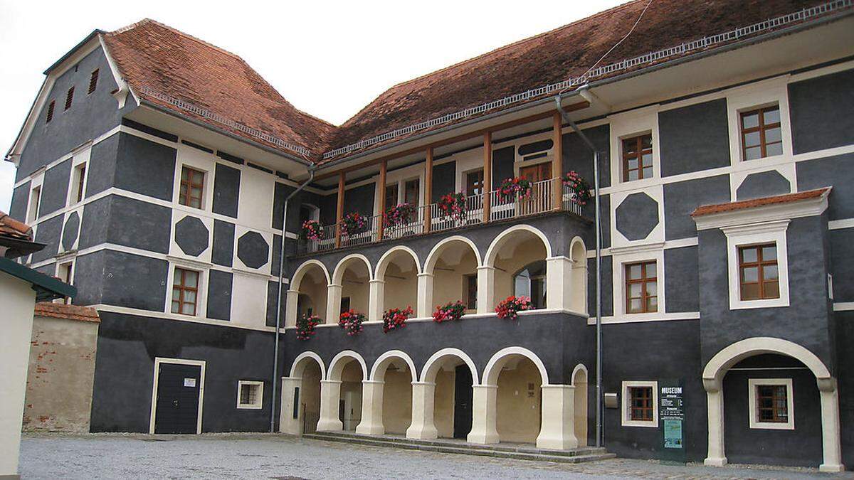 Die &quot;Ritterorden-Radltour&quot; startet beim Museum Pfeilburg