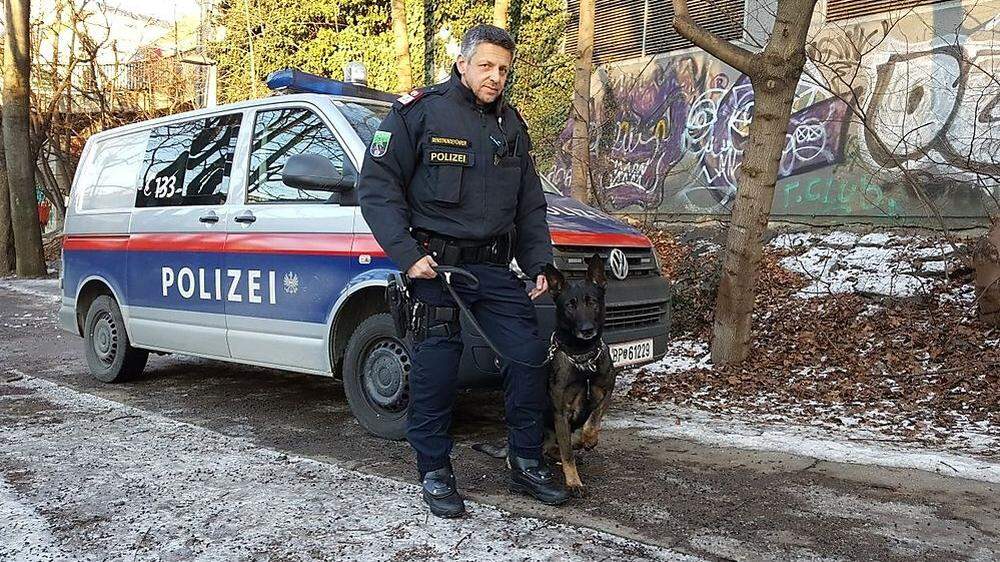 Diensthund &quot;Ludo&quot; mit Polizeihundeführer Thorsten Gaß