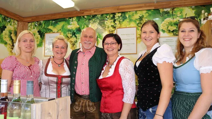 Heuer war es ein bisschen anders – das beliebte Herbstfest der Winzer in Mooskirchen. Aufgrund der ORF-Livesendung „Guten Morgen Österreich“ fand das Fest heuer nicht wie sonst am Mooskirchner Hauptplatz, sondern am Straßenzug vom Raiffeisenmarkt bis zum Oberen Markt statt.
