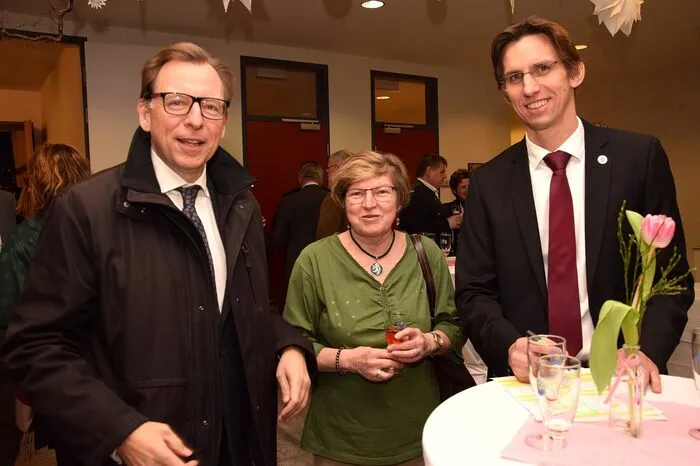 Im Beisein von Bundesrat Christian Buchmann (l.) gab Bürgermeister Joachim Schnabel (r.) vor allem einen Ausblick auf den bevorstehenden Breitband-Ausbau in der Gemeinde.