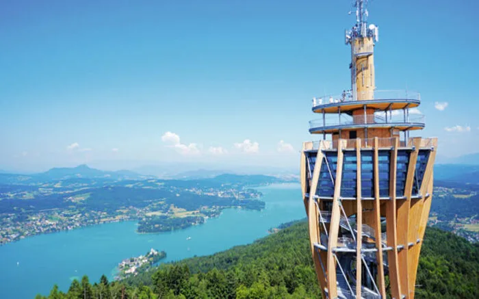 Auf dem Weg zum Pyramidenkogel wartet der Waldseilpark Pyramidenkogel auf Sie