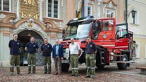Das neue Tanklöschfahrzeug der Freiwilligen Feuerwehr Hörzendorf-Projern wird beim Jubiläumsfest gesegnet
