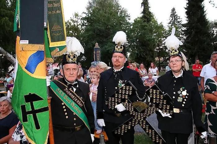 Denn die Bergkapelle Oberdorf Bärnbach mit Obmann Michael Reinisch an der Spitze lud zum Open-Air-Konzert „Hoamatgfühl“.