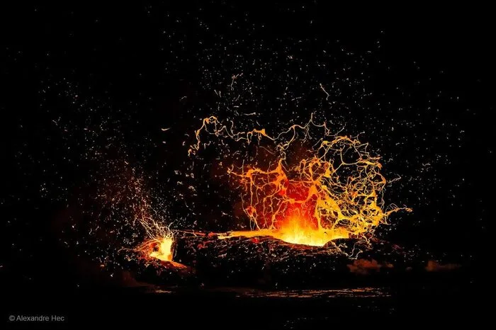 Die Jury kürt das offizielle Siegerbild am 18. Oktober, ab dem 21. Oktober ist die Ausstellung mit fast 100 Bildern im Naturhistorischen Museum in London zu sehen. Heuer hat es sogar ein Vulkanausbruch auf Hawaii unter die besten zehn Fotos geschafft.