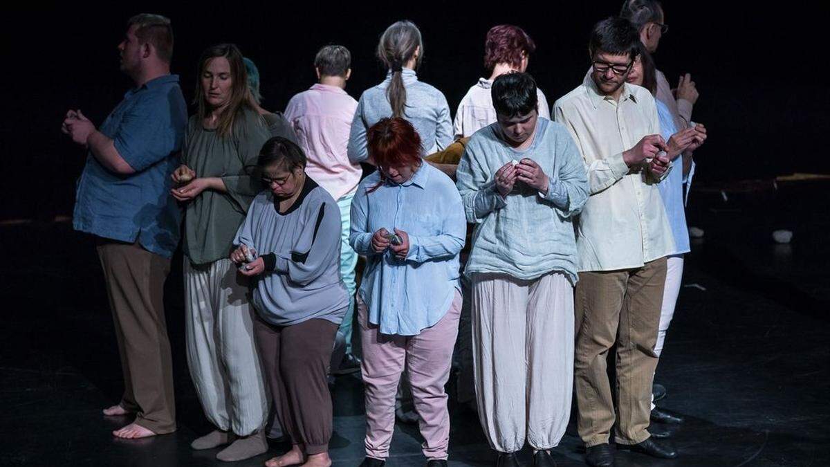 Samstagabend tritt die Theatergruppe im Pfarrsaal St. Jakob auf