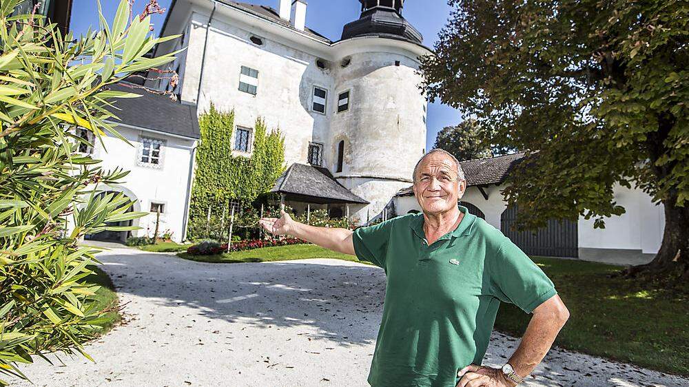 Veranstaltungsleiter Kurt Ostermeier auf Schloss Gradisch
