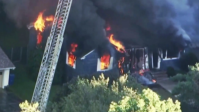 Rettungskräfte seien zu 70 Häusern in drei Kleinstädten im US-Staat Massachusetts gerufen worden, in denen es Brände, Explosionen oder zumindest Gasgeruch gegeben habe, teilte die Polizei des US-Staates am Donnerstag (Ortszeit) auf Twitter mit. Es sei davon auszugehen, dass die Zahl der betroffenen Haushalte in Lawrence, Andover und North Andover noch steigen werde.  