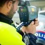 Polizist bei Geschwindigkeitskontrolle (Sujet)