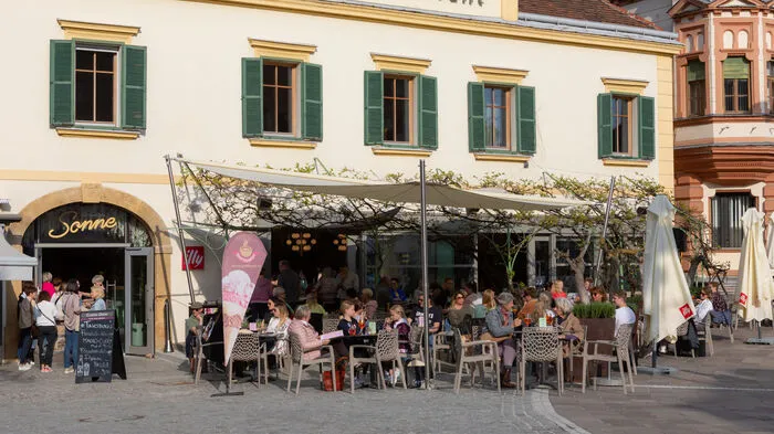 Evelyn Pötz von "Einzigartig." lud zur Modenschau in Gotthardts Sonne.