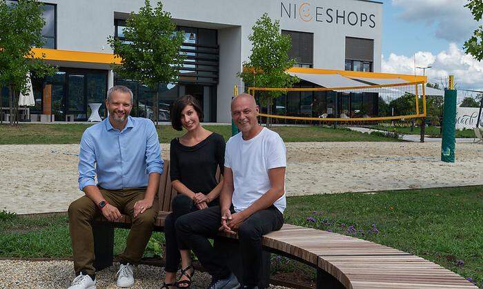 Gregor Riss, Head of Business Development von HELIOZ Roland Fink, Gründer und Geschäftsführer von niceshops Lisa Dobler, Leitung Ökosoziale Verantwortung bei niceshops 