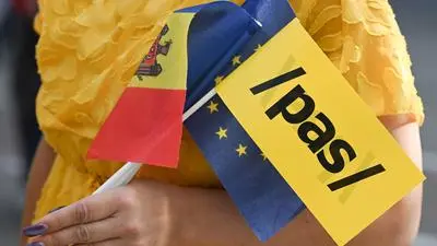 2025 Parliamentary Election In Moldova CHISINAU, MOLDOVA SEPTEMBER 26, 2025: A supporter of the ruling Party of Action and Solidarity PAS and the European Union attends a pro-EU rally on the final day of the electoral campaign in Chisinau, Moldova, on September 26, 2025. Moldovans will vote on September 28 to elect 101 members of parliament for a four-year term. Chisinau Moldova PUBLICATIONxNOTxINxFRA Copyright: xSTRx originalFilename: str-2025parl250926_np7YA.jpg