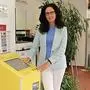Angelika Gruber, Leiterin der Abteilung "Bürgerservice" im Rathaus mit dem neuen Ticketschalter