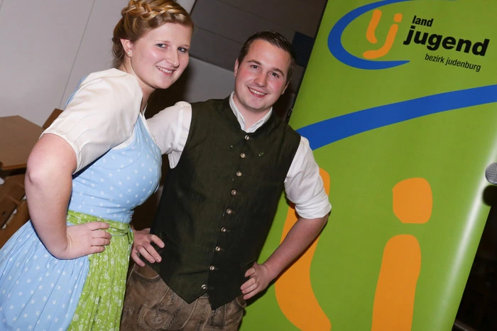 Landjugend-Bezirksleiterin Theresa Liebfahrt und Bezirksobmann Martin Kubli begrüßten die Besucher.