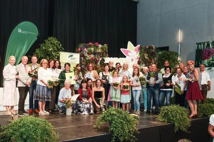 Die Landessieger im Einzelbewerb heißen: Helmut und Martha Schliefnig aus St. Stefan im Lavanttal (Hotels und Pensionen); Sabine und Alfred Rosegger aus Klagenfurt (Bauernhöfe und Buschenschanken); Hildegard Lippnig aus Haimburg (Der Garten als Nahrungsquelle), Klaus Hosner aus Kerschdorf (Rund um's Haus), Sabine Domenkitz aus Völkermarkt (Einzelfensterschmuck), die Stadtgemeinde Straßburg mit dem Gemeinschaftsprojekt Burgberg (Gemeinschaftsprojekte); Erika Hanschitz aus Wolfsberg (Garten als Erholungsraum).