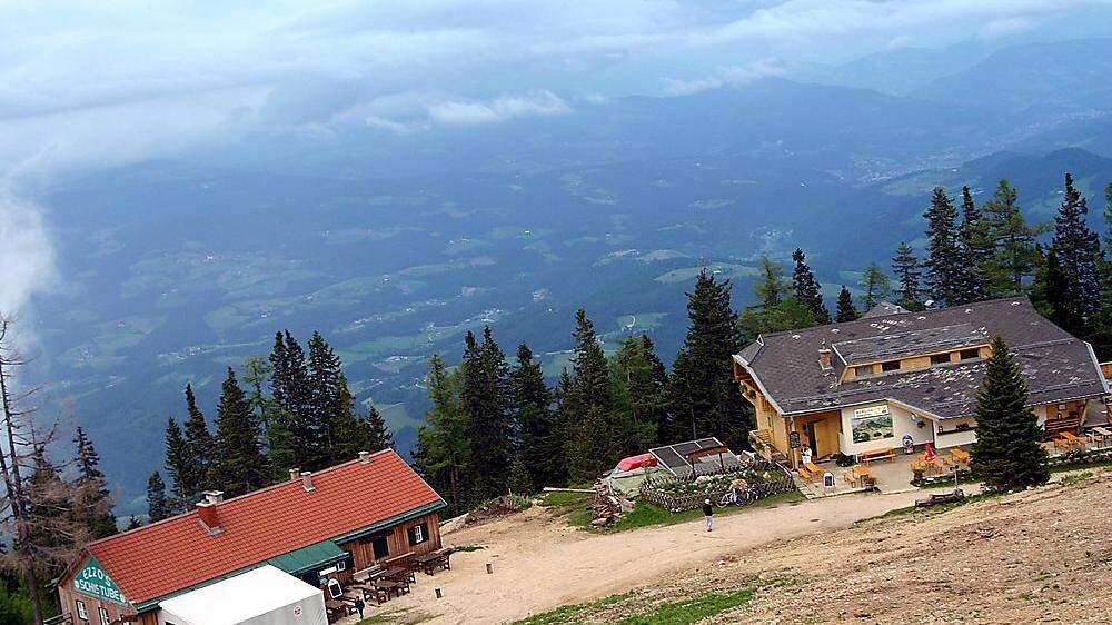 Das Berggasthaus Siebenhütten (rechts im Bild) wird zur Bergstation verlegt