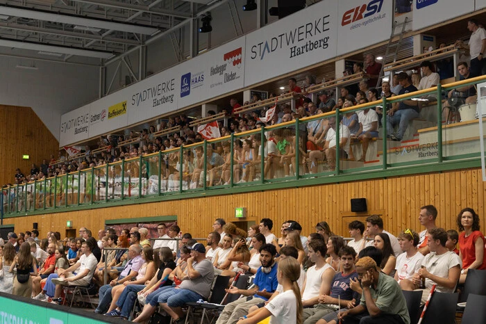 Vor ausverkauftem Haus kämpften Österreichs Nationalteams der Frauen und Männer um wichtige Punkte.
