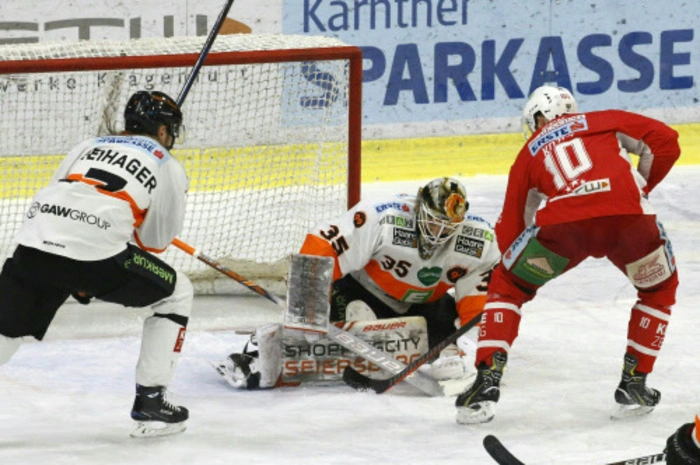 Graz-Keeper Robin Rahm hat allerhand zu tun