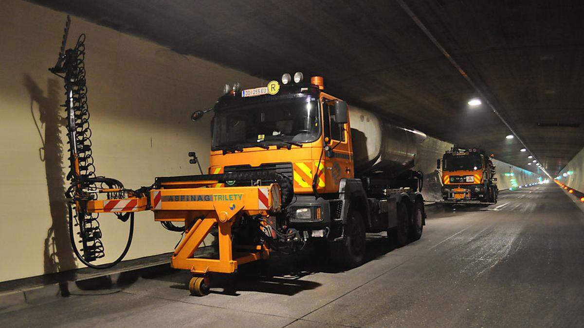 An sechs Tagen werden die Tunnel auf der A2 zwischen Völkermarkt und Klagenfurt gereinigt