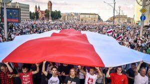 Bei ihrem „Marsch der Freiheit“ in Minsk riefen die Demonstranten am Sonntag Lukaschenko erneut zum Rücktritt auf