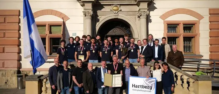 Beste Stimmung und strahlender Sonnenschein beim Emfpang der frisch gebackenen Meister im Hartberger Rathaus