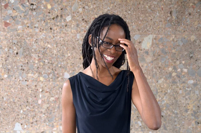 Sharon Dodua Otoo (Großbritannien): Die Mutter, Aktivistin, Autorin und Herausgeberin wurde 1972 in London geboren, sie lebt in Berlin und liest auf Einladung von Sandra Kegel.