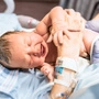 Mama und Baby wurden nach der Geburt ins Krankenhaus gebracht (Sujetbild)