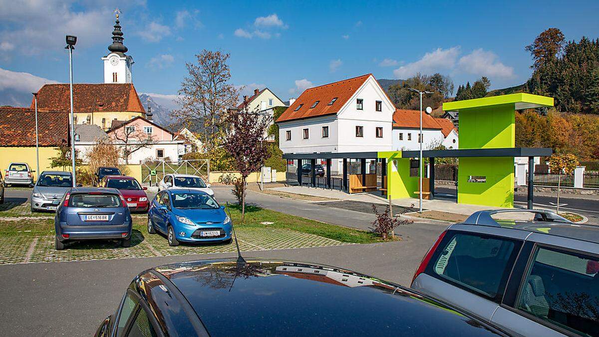 Das Gebäude des &quot;Zugterminals&quot; soll nach Vorbild des Busterminals in der Hauptstraße konzipiert werden