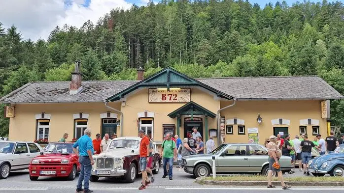 Der historische Bahnhof der Schmalspur-Dampfbahn an der B 72 in Koglhof verwandelte sich am vergangenen Samstag wieder zum Eldorado für Fahrzeugliebhaber. 