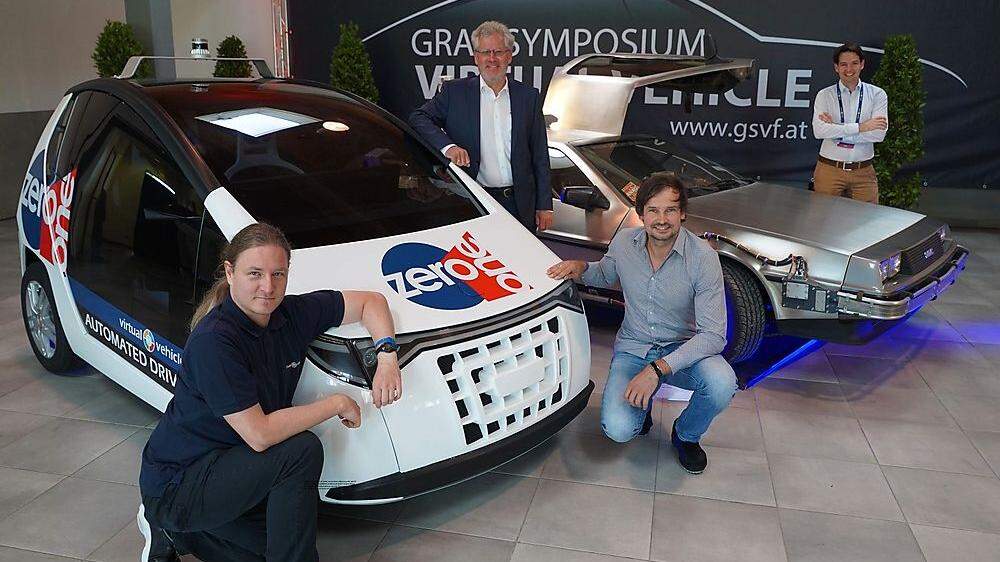 ZeroOne Entwickler Allan Tengg, Karl Lambauer und Markus Schratter mit Virtual-Vehicle-Geschäftsführer Jost Bernasch (2. v. l.)
