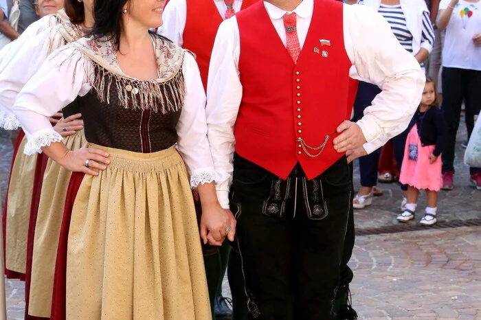 .....und die Volkstumsgemeinschaft St. Veit (Foto) wagte ein Tänzchen. 