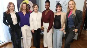 Teresa Vogl, Gina Eitelbös, Doris Schmidauer, Rachelle Jeanty, Yvonne Poul und Lilian Klebow (v.li.) 