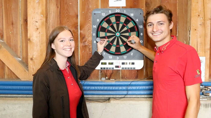 Wenn die Landjugend (LJ) Zeltschach unter Obmann Marcel Bischof und Leiterin Alina Bischof (Foto) zum Bezirks-Dart-Turnier lädt, erwacht das kleine Dorf aus dem Dornröschenschlaf. 