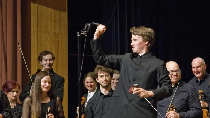 Unter dem Motto „Sehnsucht“ begeisterte das Universitätsorchester im Kulturhaus Knittelfeld mit einem eindrucksvollen Konzertabend unter der Leitung des jungen steirischen Dirigenten David Schlager. 