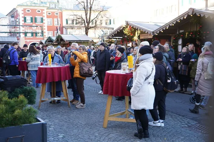 Bereits um 14 Uhr fanden sich zahlreiche Gäste bei den 35 Ständen am Lienzer Hauptplatz ein