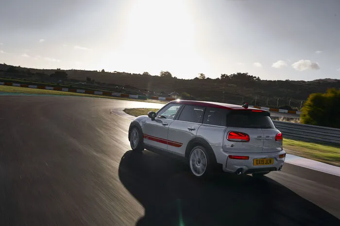 Die schnellsten in der Familie firmieren seit dem Comeback der Marke als BMW-Tochter unter dem geschichtsträchtigen Namen John Cooper Works – und die sind jetzt so stark wie noch nie.