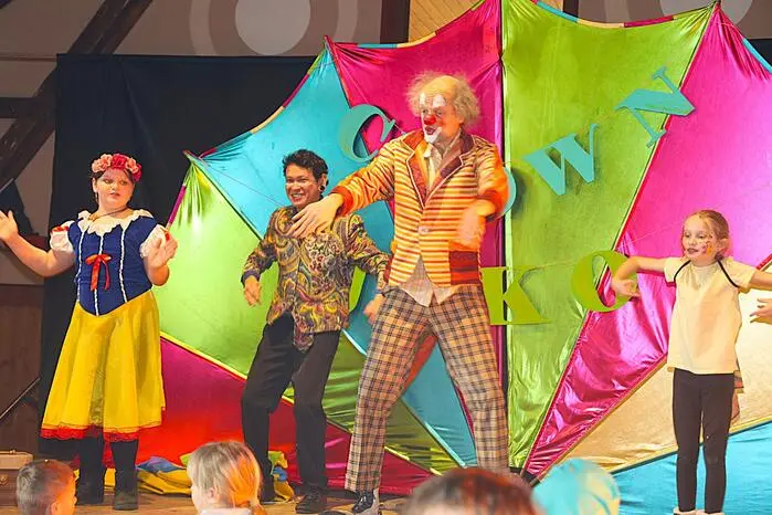 Besonders die kleinen Gäste kamen auf ihre Kosten, als Clown Jako mit seinem Programm für leuchtende Kinderaugen sorgte
