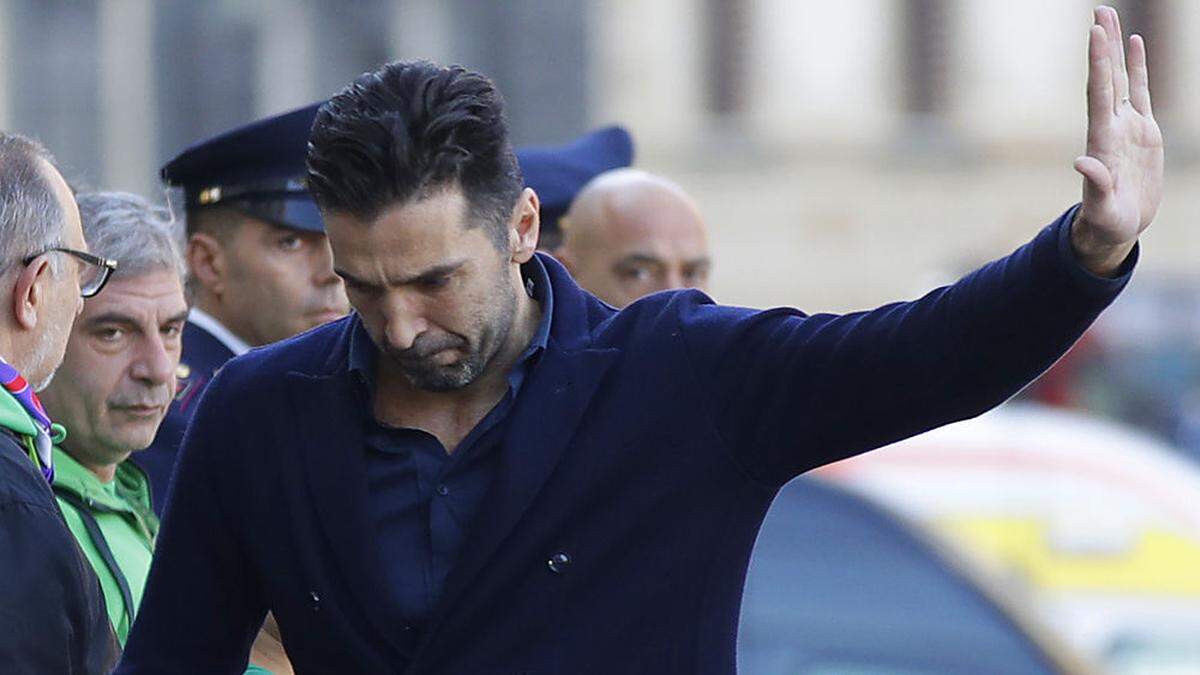 Tausende verabschiedeten verstorbenen Davide Astori, auch Torwartlegende Gianluigi Buffon