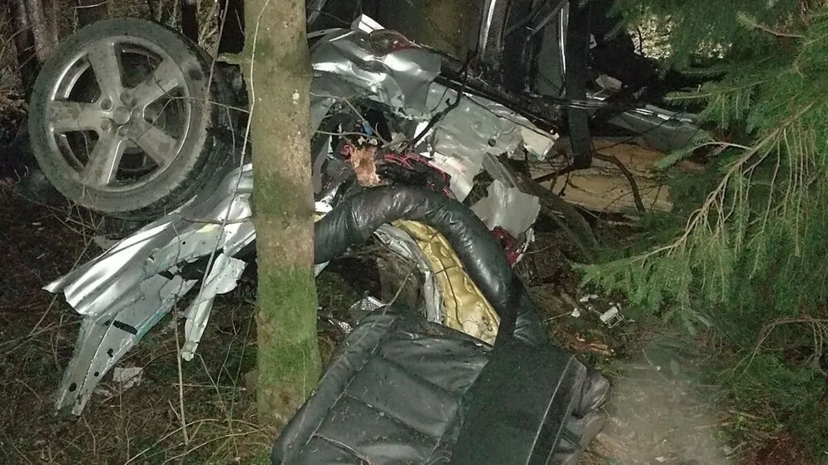 Kaum zu glauben, dass jemand lebend aus diesen Trümmern kam