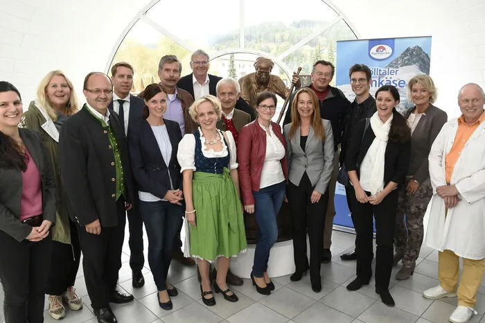 Die Teilnehmer des Unternehmertreffs Kärnten mit den Trigos-Siegern des Jahres 2016 und der Geschäftsführung der Kärntnermilch.