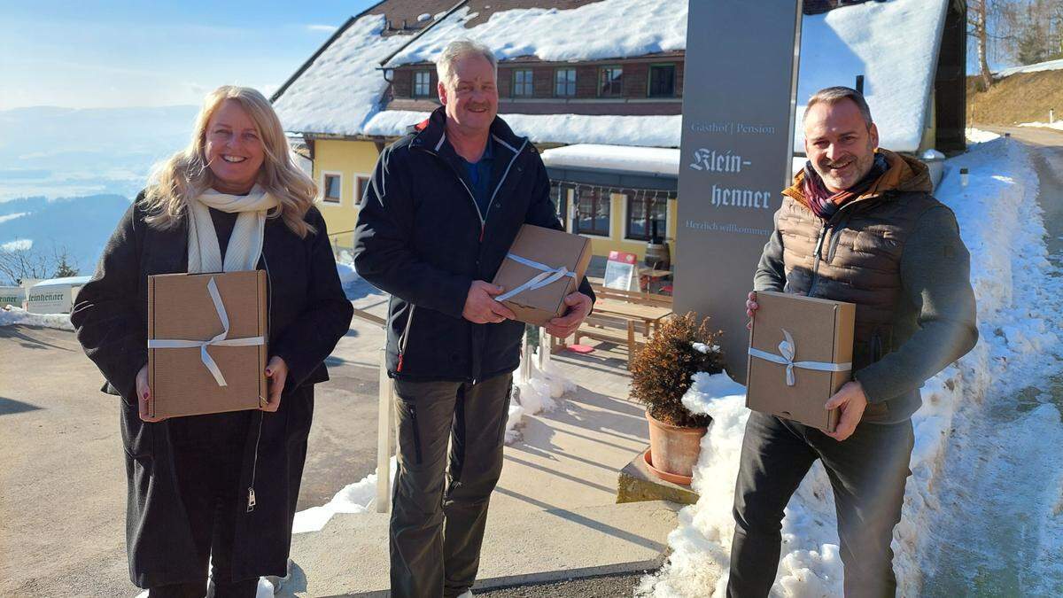 20 Familien erhielten ein Lebensmittelpaket gefüllt mit regionalen Produkten aus dem Gemeindegebiet