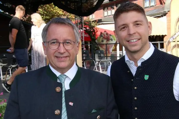 Unter den Gästen waren der Nationalratsabgeordnete Markus Leinfellner, die Landtagsabgeordnete und Bürgermeisterin Klaudia Stroißnig, die Bürgermeister Johannes Schmid (Rosental), Lukas Vogl (Krottendorf-Gaisfeld), als aktiver Musiker Markus Holzer (St. Martin am Wöllmißberg) sowie in Vertretung von Bürgermeister Helmut Linhart (Köflach) sein Vize Heimo Ortner und auch der zweite Vizebürgermeister Marco Gratzer.