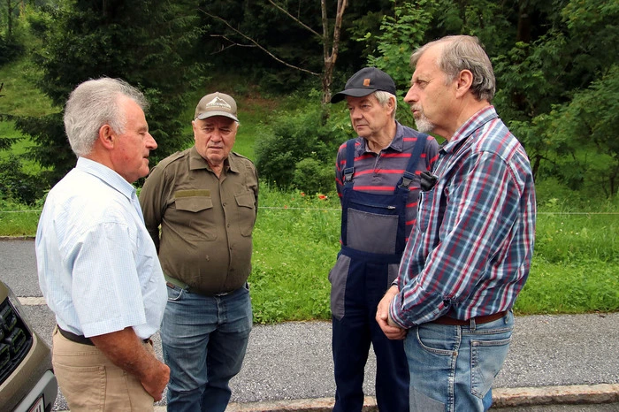 Historiker Ernst Lasnik (rechts am Bild) gibt einen historischen Einblick.