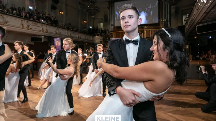 Am Freitag, den 13. Dezember, veranstalteten die Maturanten des BG/BRG Lichtenfels ihren Maturaball. Gefeiert wurde im herrliche Ambiente des Grazer Congress unter dem Motto „Freitag, der 13. - Der Horror beginnt“. Schaurig schön wurde es für die Ballgäste zur Mitternachtseinlage. Hier gibt's die schönsten Bilder.