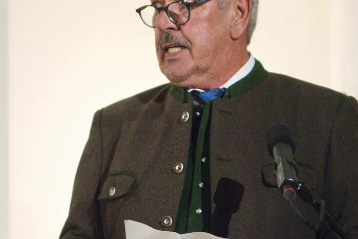 Nach der Begrüßung und den Dankesworten durch Obmann Karl Leitner eröffneten die beiden Chöre den Abend mit einem himmlischen Adventjodler, der in den Advent einstimmte.