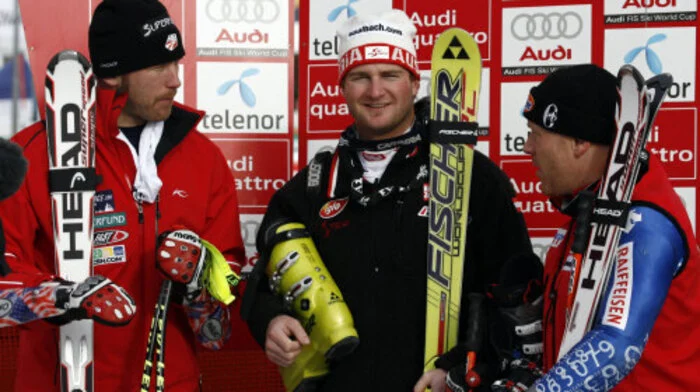 Seinen ersten Weltcup-Sieg feierte Georg Streitberger am 2. März 2008 in Kvitfjell. Bode Miller (links) wurde im Super-G Zweiter, Didier Cuche (rechts) holte Rang drei.
