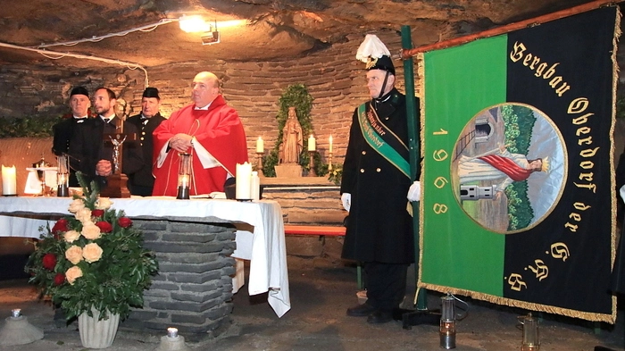 Den Festgottesdienst zu Ehren der heiligen Barbara zelebrierte „der singende Pfarrer“ Franz Brei. 